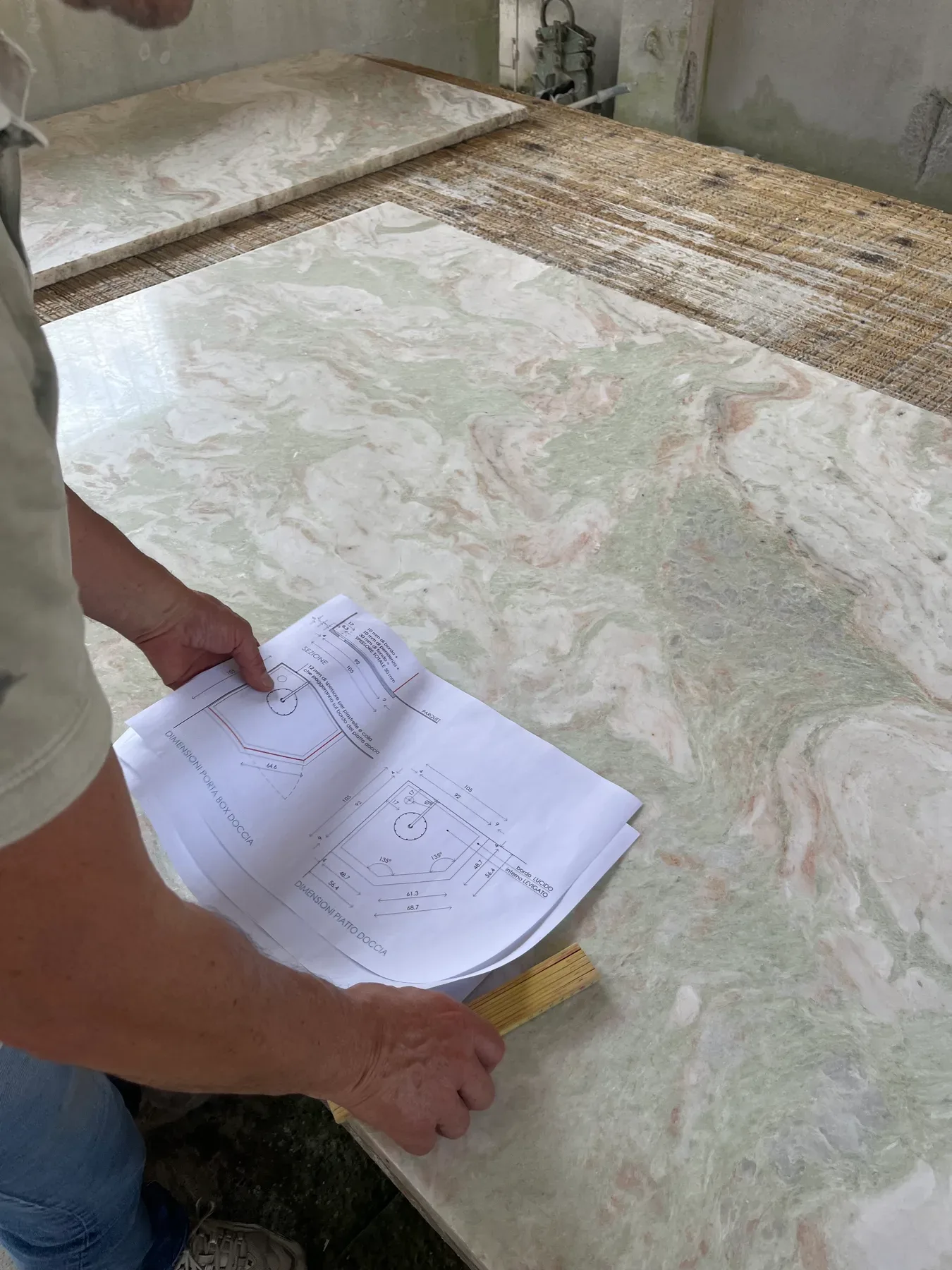 Disegni tecnici quotati per un piatto doccia su misura su lastra di onice — laboratorio Gandolfi Marmi